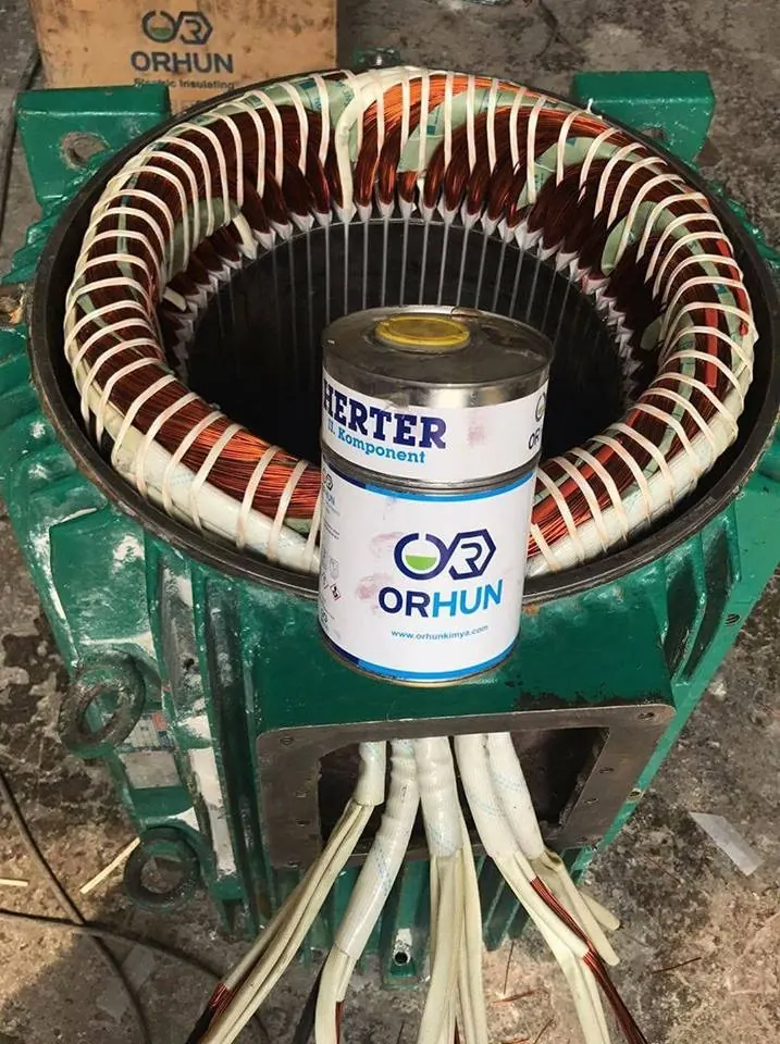 Stator rebobiné avec bidons de vernis et de durcisseur Orhun