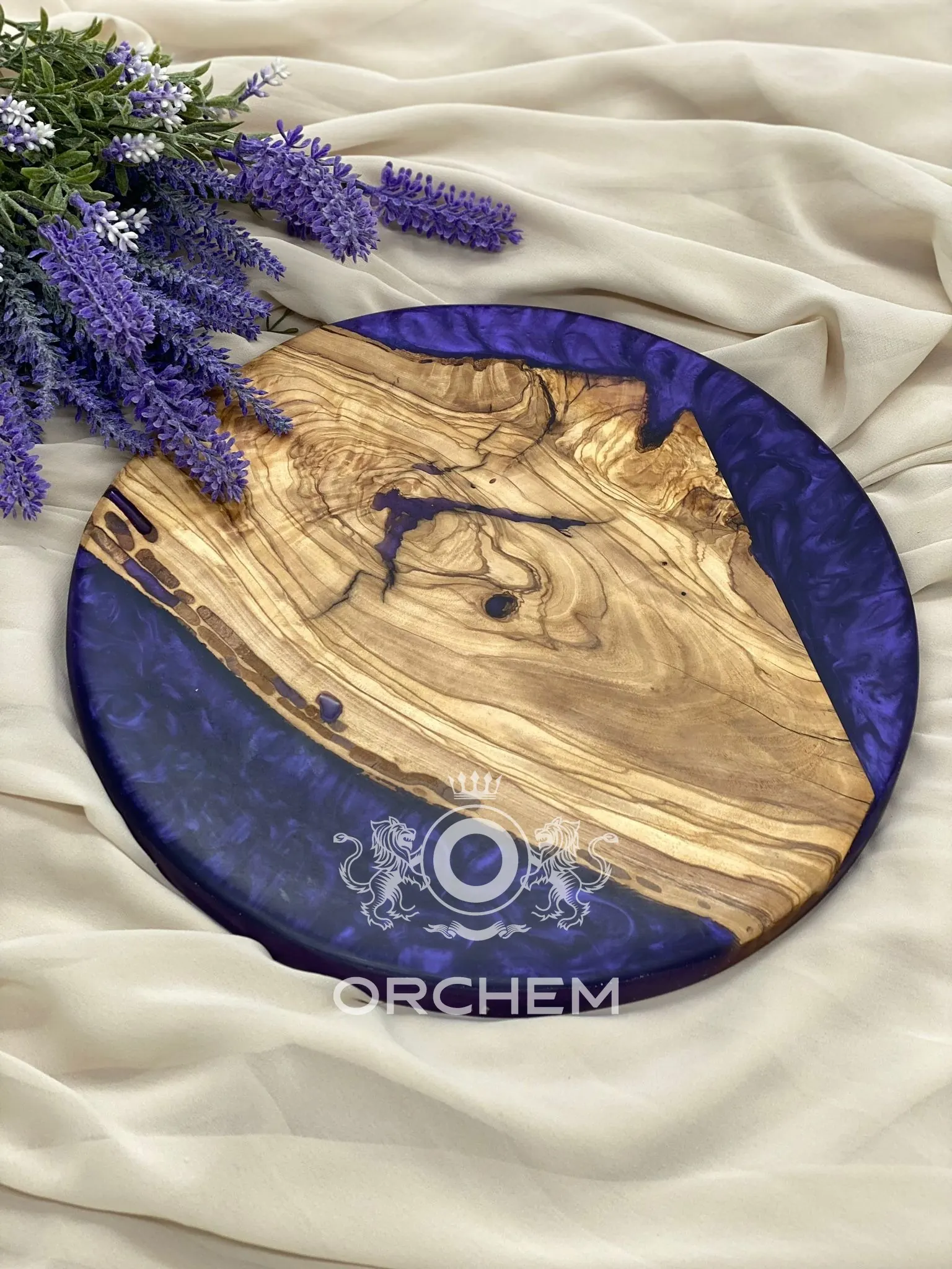Geschenkartikel aus Olivenholz und violettem Epoxid
